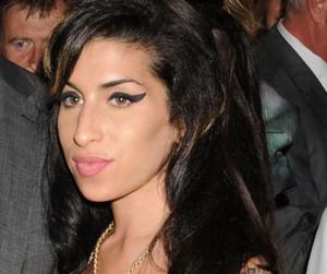 Amy Wine, Amy Winehouse Style, Amy W, Amazing Amy, Toni Braxton, Rhythm And Blues, Amy Winehouse, Winged Eyeliner, World Music