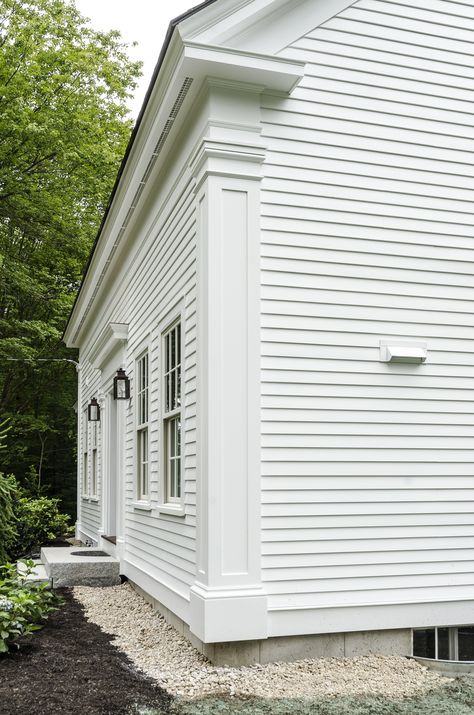 White Clapboard House Exterior, Exterior Crown Molding, Colonial Farmhouse Exterior, Colonial Revival Exterior, Cape House Exterior, Antique Houses, Traditional Entry, New England House, Farmhouse Entry