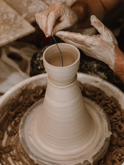 His hands moulding the clay, It’s so cool and sweet to watch 👍 Making Clay, Form Art, Clay Vase, Hand Molding, Molding Clay, Clay Pots, Clay Pottery, His Hands, Art Art