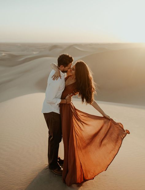 Britt from Bachelor Engagement // Imperial/Algodones Sand Dunes in Southern California San Diego engagement photos Shooting Couple, Engagement Pictures Poses, Engagement Session Outfits, Couples Shoot, Engagement Outfit, Engagement Photo Poses, Engagement Poses, Engagement Outfits, Engagement Photo Outfits