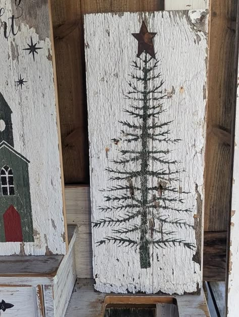 What To Do With Pine Tree Logs, Fence Pickets Crafts, Alternative Christmas Trees, Best Christmas Tree Decorations, Small Deck Decorating, Christmas Booth, Christmas Crafts To Sell, Christmas Vignettes, Alternative Christmas