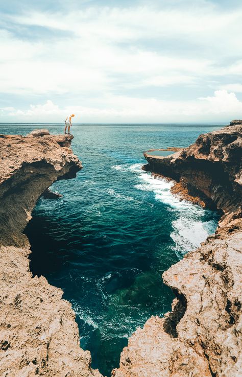 DEVIL'S TEARS ON NUSA LEMBONGAN, BALI - Journey Era Lembongan Island, Bali Baby, Nusa Lembongan, Bali Beaches, Bali Island, Dream Beach, Best Sunset, Quotes Disney, Bali Travel