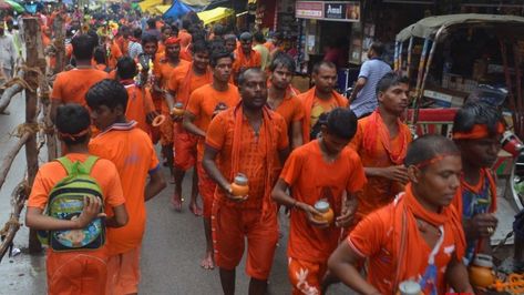 Meerut, July 26 (IANS) As annual the pilgrimage of Shiva devotees -- Kanwar Yatra -- hits its peak celebrations in Uttar Pradesh and Uttarakhand, the all important national Highway connecting Delhi and Dehradun has been... The post As drones monitor Kanwar Yatra, Dehradun-Delhi Highway closed till July 30 appeared first on Social News XYZ. National Highway, Sacred Water, Road Transport, Haridwar, North India, Dehradun, State Police, Uttar Pradesh, Pilgrimage