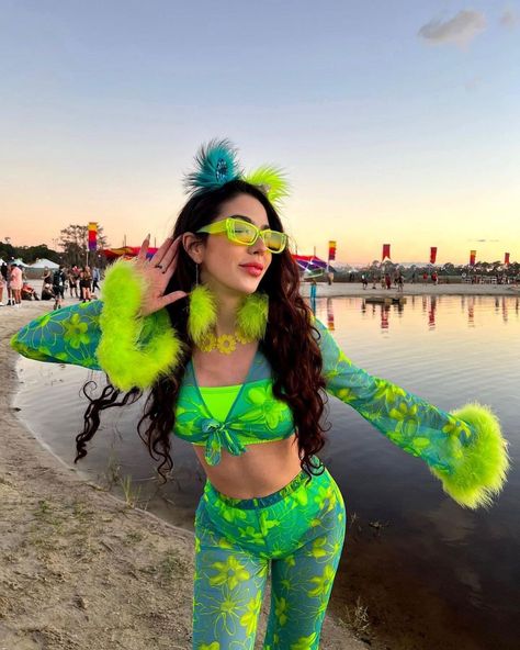 Rave Outfits Cold Weather, Winter Rave Outfits Festivals Cold, Rave Attire, Green Rave Outfit, Modest Rave Outfits, Winter Rave Outfits, Best Coachella Outfits, Rave Fit, Rave Festival Outfits