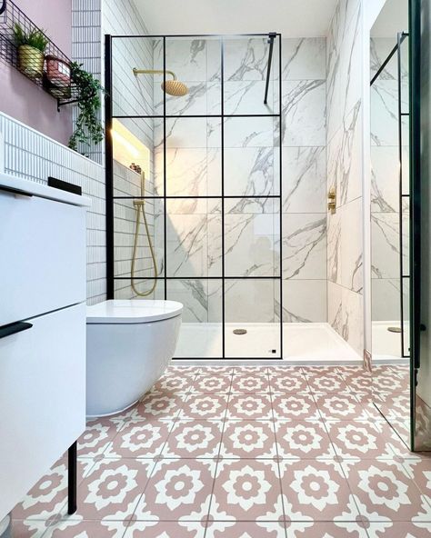 compact chic solutions 11 Showers For Small Bathrooms, Walk In Shower Ideas, Modern Fixtures, Walk In Showers, Small Bathroom With Shower, Sunroom Ideas, Compact Bathroom, Chic Spaces, Small Bathrooms