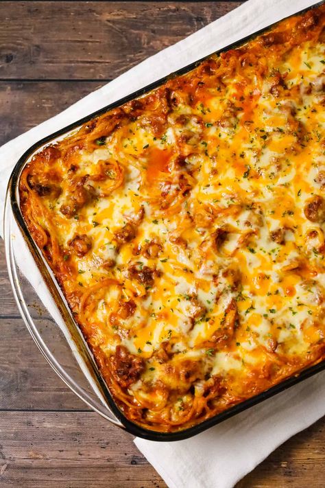 Southern Baked Spaghetti - THIS IS NOT DIET FOOD Dinner Prompts, Southern Baked Spaghetti, Spaghetti Casseroles, Firehouse Recipes, Banana Lumpia, Bake Spaghetti, Easy Baked Spaghetti Recipe, Baked Pasta Recipe, Casserole Dinners