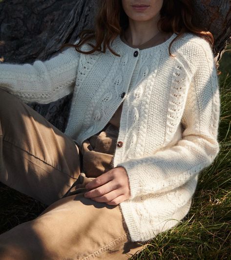 🧶 • Instagram Rowan Felted Tweed, Knitwear Style, Tweed Pattern, Cable Cardigan, Cream Cardigan, Seed Stitch, Moss Stitch, Patterned Cardigans, Circular Knitting Needles