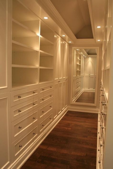 🥀💕 Pin: xbrattt 💕🥀 Walk In Closet Ideas, Narrow Closet, Master Closet Design, Bilik Idaman, Walking Closet, Dream Closet Design, Closet Design Layout, Walk In Closet Design, Closet Renovation