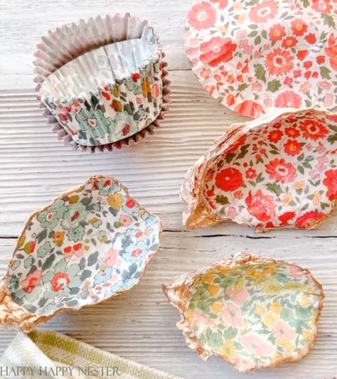 These cute trinket shells are fun to create and just as fun to give as gifts. I bought one of these Decoupage Oyster Shells and tried making this easy craft. I guess Anthropologie sold these shells in their stores a while ago. Decoupage Oyster Shells, Oyster Shells Diy, Scallop Shell Craft, Oyster Shells Decor, Sea Shells Diy, January Crafts, Oyster Shell Crafts, Shells Diy, Cute Gifts For Friends