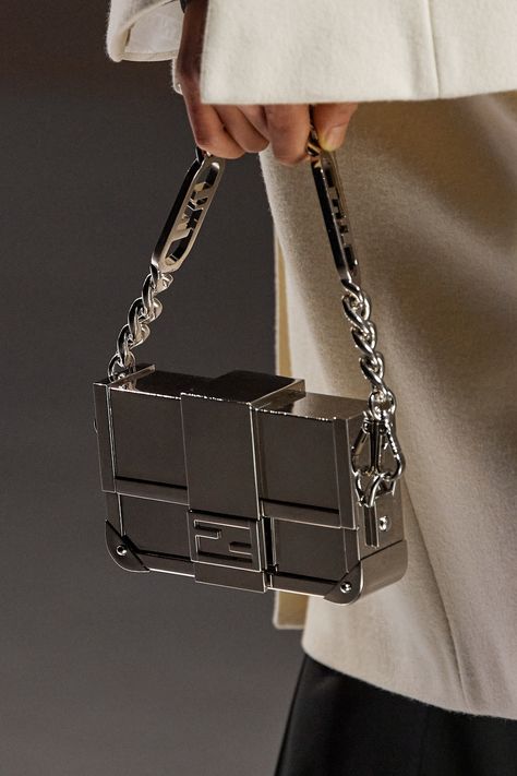 Fendi Fall 2022, Mens Bags Fashion, Purse Essentials, Girly Bags, Mens Fashion Week, Fancy Bags, Pretty Bags, Winter 2022, Fall 2022