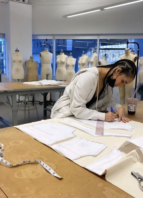 Fashion Designer Aesthic, Fashion Designer Astethic, Fashion Design School Aesthetic, Fashion Design Lifestyle, Fashion Internship Aesthetic, Fashion Design Major, Fashion Creative Director Aesthetic, New York Fashion Student Aesthetic, Fashion Studio Aesthetic