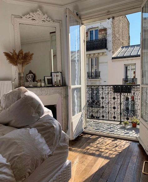 Girlie Apartment, Teenage Room Decor, Budget Apartment, House Apartment, Apartment Aesthetic, Room Apartment, Parisian Apartment, Future Apartment, Aesthetic Rooms