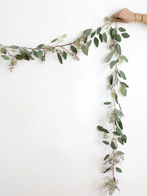 Diy Wedding Garland, Hessian Wedding, Fairy Lights Garden, Diy Christmas Garland, Wedding Garland, Eucalyptus Garland, Travel Theme Wedding, Marquee Wedding, Diy Garland