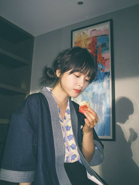 Shen Yue, Artistic Pictures, A Love So Beautiful, Shot Hair Styles, Japan Aesthetic, Aesthetic Japan, Pose Reference Photo, 인물 사진, 가을 패션