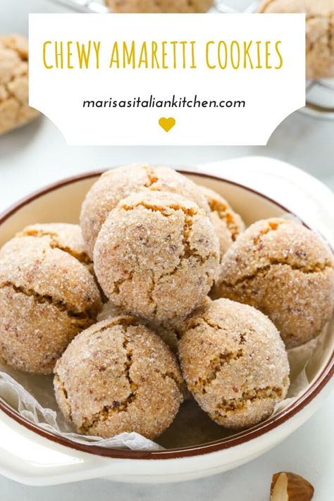 Amaretto Cookies, Amaretti Cookie Recipe, Italian Baking, Italian Almond Cookies, Italian Cookie, Amaretti Cookies, Hungarian Food, Italian Christmas Cookies, Italian Cookie Recipes