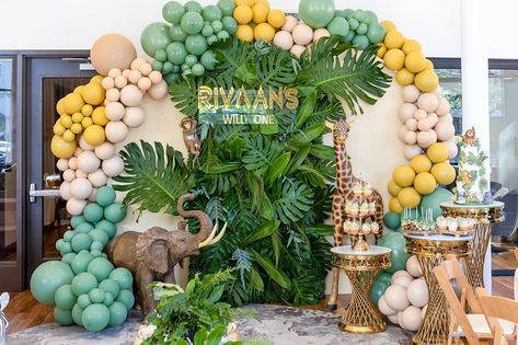 Wild One Backdrop Ideas, Wild One Balloon Garland, Safari Balloon Garland, Safari Backdrop, Safari Centerpieces, Safari Theme Birthday Party, Safari Birthday Party Decorations, Safari Balloon, Baby Shower Safari