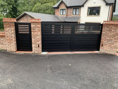 Electric Gates Driveways, Retaining Wall Lighting, House Gates, House Front Gate, Yard Crashers, Gate Automation, Home Gate Design, Gates And Railings, Lake Houses Exterior