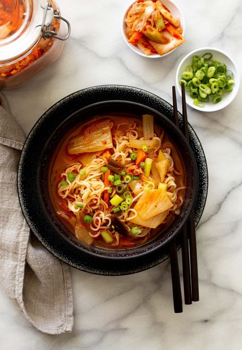 Kimchi Noodle Soup Ramen Recipes, Kimchee Soup, Kimchi Ramen Recipe, Spicy Korean Soup, Kimchi Noodle Soup, Ramen Soup Base, Stir Fry Kimchi, Kimchi Soup, Kimchi Noodles