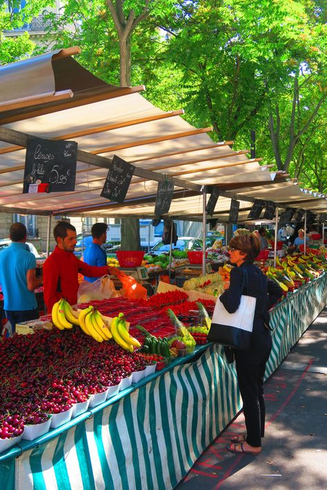 Market Place Design, Fruits Market, Parisian Market, Markets In Paris, Riverside Market, Marketplace Design, Restaurant Floor Plan, Winter Fruits, Japan Market