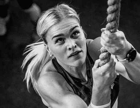 Rope Climbing Workout, Katrin Davidsdottir, Calisthenics Body, Saturday Workout, Rope Climb, Vision Board Images, Olympic Weights, Crossfit Girls, Climbing Rope