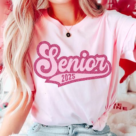 Senior Shirts Ideas 2025, High School Senior Night, Senior Year Things, Senior Crown, Graduation Pics, Class Of 2025, Preppy Clothes, Senior Night, T Shorts