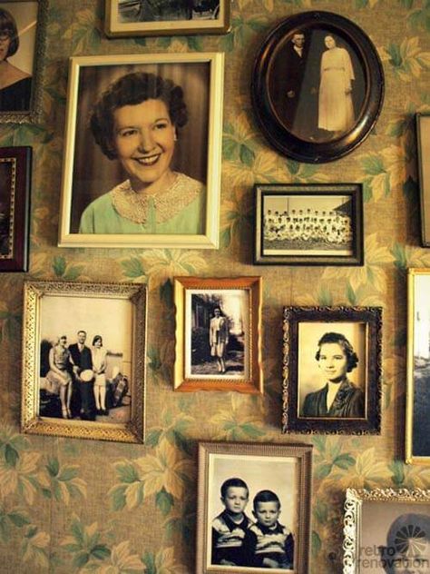 Kristen's 7 step-by-step tips to make a pleasing gallery wall - Retro Renovation Old Photo Wall, Vintage Photo Wall Collage, Photo Hallway, Retro Photo Wall, Family Wall Collage, Academia Interior, Gallery Wall Template, Photo Gallery Wall, Photo Collage Wall