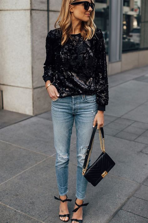 15 Best New Years Eve Outfits for 2021 New Years Eve Outfits Plus Size, New Years Eve Outfits Casual, Casual New Years Eve Outfits, Sequins Top Outfit, New Year’s Eve Outfit, Outfits New Year, Looks Jeans, Black Sequin Top, Nye Outfits