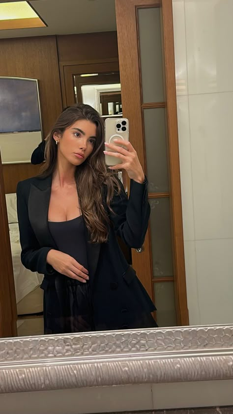 Cindy Mello, Brazilian Model, Beauty Goals, Ig Stories, It Girls, Ig Story, What To Wear, Marketing, How To Wear