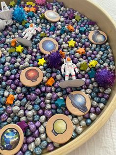 Moon Sensory Play, Sensory Bin Space Theme, Solar System Sensory Bin, Space Sensory Play, Outer Space Sensory Bin, Sensory Bin Themes, Space Sensory Activities, Space Sensory Bin, Space Sensory