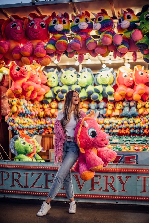 Cute Fair Picture Ideas, Cute Fair Photo Ideas, Amusement Park Photoshoot Ideas, Fair Photoshoot Ideas, Theme Park Photoshoot, Fun Fair Photoshoot, Funfair Photography, Carnival Photoshoot Ideas, Fairground Aesthetic