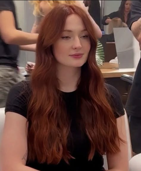 Copper For Pale Skin, Sofie Turner Red Hair, Sophie Turner Red Hair Aesthetic, Ginger Bayalage On Dark Hair, Auburn Hair Red Lipstick, Pale Auburn Hair, Sophia Turner Red Hair, Dark Ginger Hair Pale Skin, Ginger Hair No Bleach