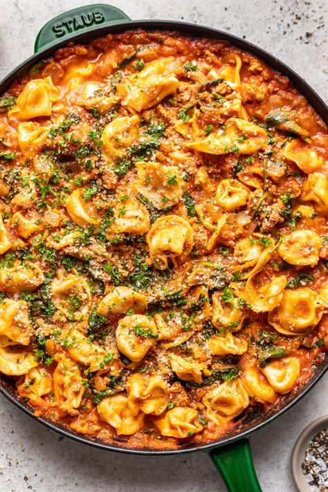 30 Minute Creamy Tortellini Pasta With Ground Turkey - Life is but a Dish Tortalini Recipes Ground Beef, Ground Turkey Tortellini, Creamy Tortellini Pasta, Ground Turkey Slow Cooker, Turkey Tortellini, Pasta With Ground Turkey, Ground Turkey Pasta Recipes, Crockpot Ground Turkey, Ground Turkey Crockpot Recipes