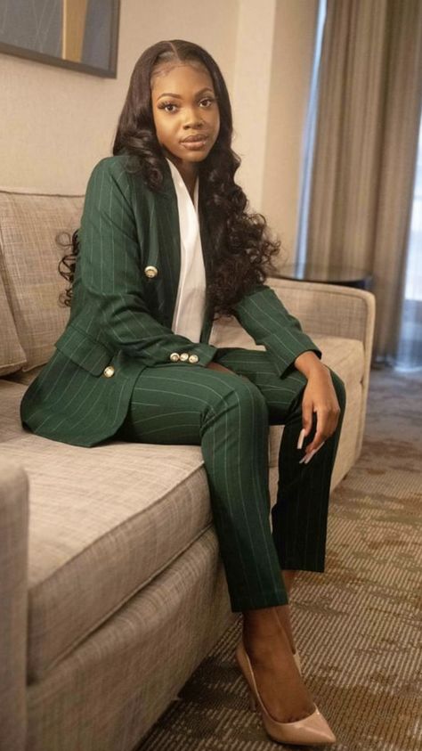 Black Women In A Suit, Buisness Casual Outfits, Law Outfits, Corporate Headshots Women, Business Baddie, 2023 Birthday, Working Lady, Cute Professional Outfits, Woman Office