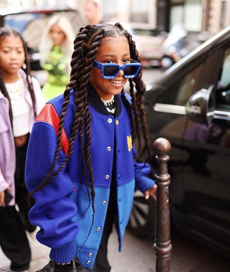 North West Outfits, North West Kardashian, London Aesthetic Outfits, North West Style, Kardashian Braids, Kardashian Hair, Cute Box Braids, Robert Kardashian, Dyed Hair Inspiration