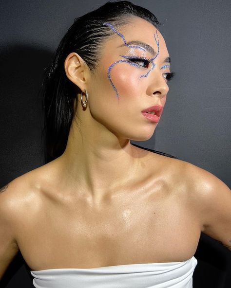 Rina Sawayama, Aquarius Rising, Aquarius Sign, Blue Neon, Makeup Inspo, Woman Face, Electric Blue, Carnival Face Paint, Latest News