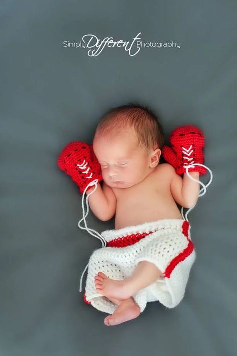 Baby Boxer Crochet Pattern Bos Baby, Crochet Newborn Outfits, Boxing Clothes, Crochet Baby Photo Prop, Crochet Photo Props, Baby Fotografie, Baby Kostüm, Diy Bebe, Crochet Baby Boy