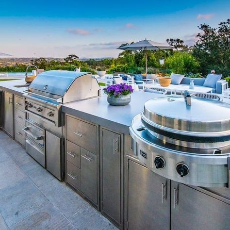 Evo Grill, Luxe Magazine, Small Outdoor Kitchens, Plank Salmon, Cedar Plank Salmon, Grill Outdoor, Spa Like Bathroom, Outdoor Entertaining Spaces, Backyard Entertaining