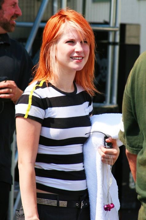 Paramore Orange Hair, Hayley Williams Orange And Blonde, Hailey Williams Hair Orange, Hayley Williams Hair Orange, Hailey Williams Hair, Hayley Williams Orange Hair, Blonde And Orange Hair, Hayley Williams Haircut, Orange And Blonde Hair