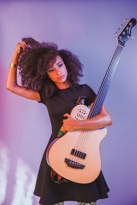 Music Band Photography, Esperanza Spalding, Florence And The Machine, Musician Photography, Behind The Scenes Photos, Band Photography, Guitar Girl, Female Musicians, Contemporary Music