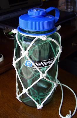 Stormdrane's Blog: Nalgene water bottle holder/net Nalgene Water Bottle, Paracord Projects Diy, Nalgene Bottle, Scouts Crafts, Rope Knots, Best Water Bottle, Water Bottle Holder, Diy Water, Paracord Projects