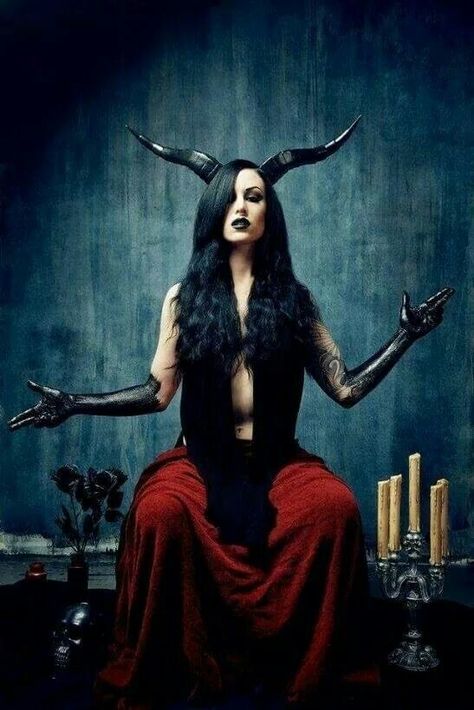 Baphomet Demon Photoshoot, Demon Hands, Shub Niggurath, Fete Emo, Full Moon Tarot, Cold Beauty, Magical Photography, Photo Halloween, Female Demons