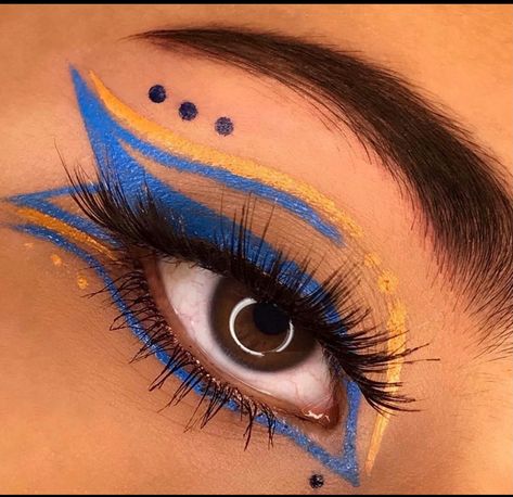 #graphicliner #graphiceyeliner #creativemakeup #colorfulmakeup #creativeeyeshadow #eyeshadowlooks Graphic Eyeliner, Graphic Liner, Creative Eye, Eyeshadow Looks, Creative Makeup, Colorful Makeup, Blue And Yellow, Beauty Tips, Eyeliner