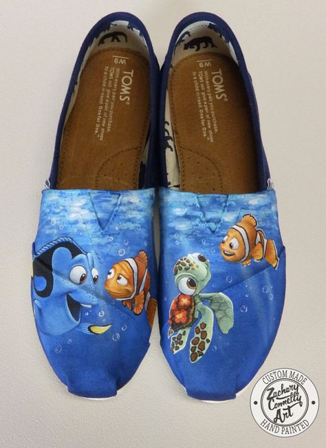 Nemo And Dory, Hand Painted Toms, Painted Toms, Toms Shoes Outlet, Disney Shoes, Haikou, Hand Painted Shoes, Shoe Ideas, Valentino Rockstud