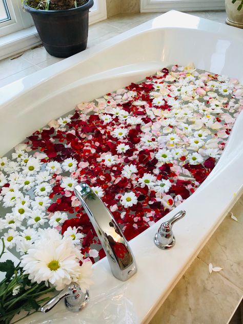 Flower Petal Bath, Rose Petal Bath, Aesthetic Bath, Bath Aesthetic, Flower Bath, Foot Bath, Yellow Roses, Flower Petals, Rose Petals