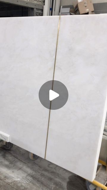 34 likes, 7 comments - filhausluxurydesign on July 20, 2023: "We love getting creative on oversized installs but seams always pose a challenge. Brass inlays are great example of ways to creatively ma...". Brass Inlay Countertop, Brass Seam In Countertop, Quartz Slab, Quartz Countertops, Luxury Design, Countertops, Brass, Design