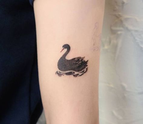 Black Swan Tattoo, Swan Tattoo, Black Swan, Tattoos And Piercings, Paw Print Tattoo, Tatting, Old School, Piercings, Tattoo Designs