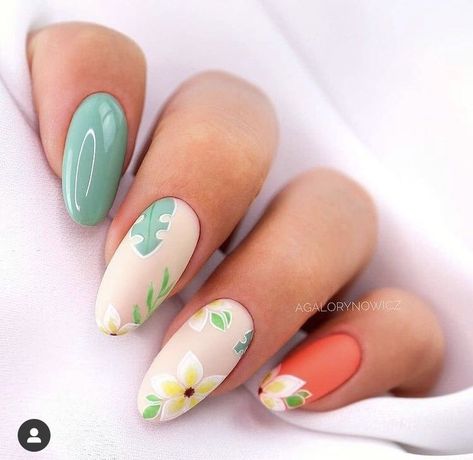 55+ Korean-Inspired Nude Nail Designs for a Chic Look 2023 | Summer Nails Art Beach Vacation Nails, Vacation Nail Designs, Look 2023, Vacation Nails Beach, Chic Manicure, Fun Nail Colors, Nude Nail Designs, Nail Type, Best Nail Polish