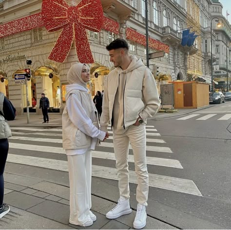 Muslim Couple Goals, Hijabi Couple, Halal Couple, Couple Outfits Matching, Fall Travel Outfit, Estilo Hijab, Couple Matching Outfits, Stile Hijab, Flipagram Instagram