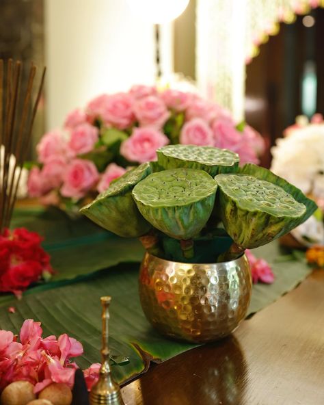 Inviting the divine into our homes. Pooja decor inspiration for a serene ambiance✨🕉️ Table setting and styling: 🙋🏻‍♀️ For: @aishwarya_luthra Shot by: @tasveerbyakhil Venue: @theroseate . . . . . . . #poojadecor #poojaroom #spiritualspace #navratrivibes #tablesetting #tabledecor #tablescapes #tabledetails #tablestyling #tabledecoration #lotus #lotusflower #tableaesthetics #poojaceremony #divine #flowers #bananaleaf #flowerarrangement #flowerdesign #honeycomb #floralstylist #floralstyling #... Pooja Decor, Pooja Rooms, Banana Leaf, Floral Style, The Divine, Table Setting, Honeycomb, Tablescapes, Flower Designs