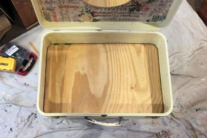 Just in Case: A Suitcase Vanity Suitcase Vanity, Paint Magic, Suitcase Table, Suitcase Decor, Be Still My Heart, Heirloom Traditions, Bathroom Vanity Makeover, Old Suitcases, Diy Vanity